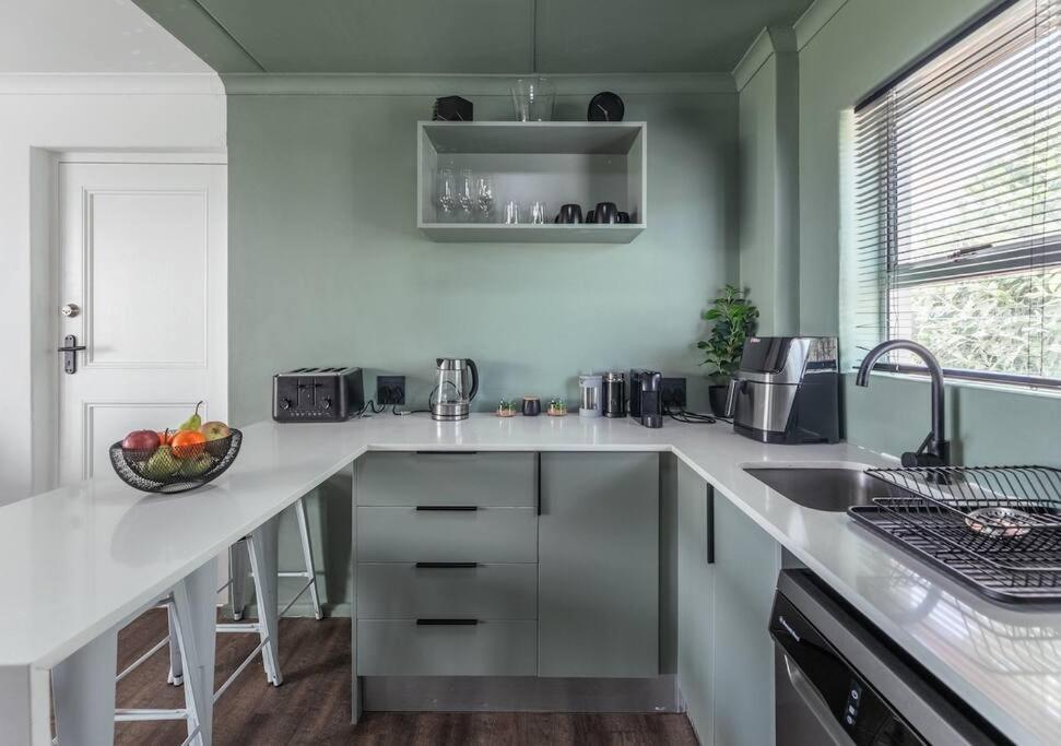 - Big Bay, Apartment *