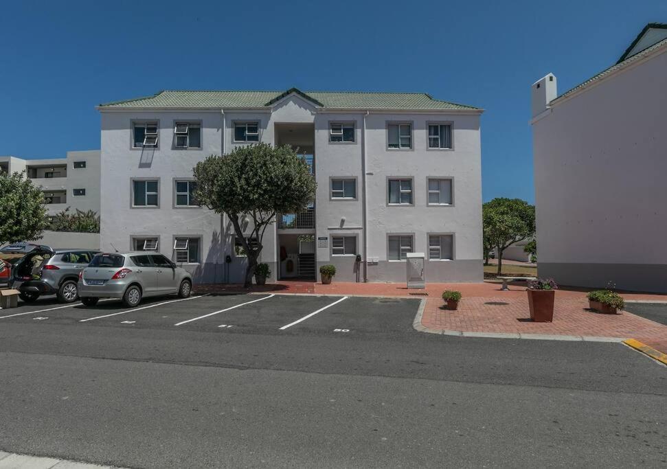 - Big Bay, Apartment
