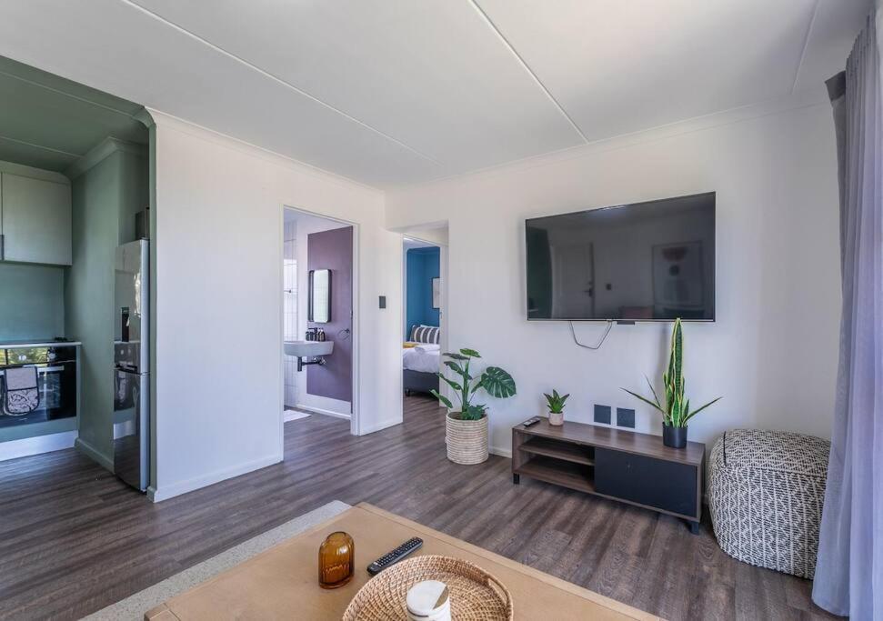 - Big Bay, Apartment